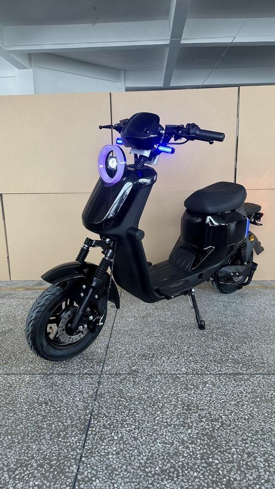 Electric Scooter with Lights: Stylish and Safe