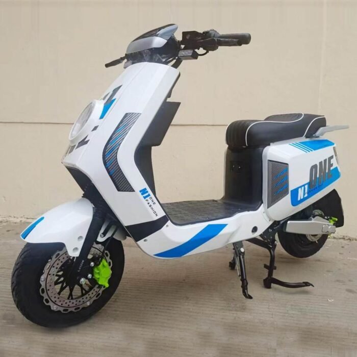electric scooter in china r1009 72v 20ah 130 60-10 tire CKD
